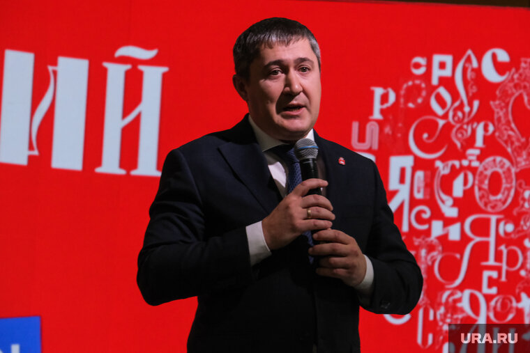    Махонин заявил, что попрощается с мэрами, которые сами захотят уйти