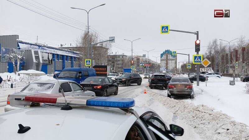    На перекрестке Студенческой и 50 лет ВЛКСМ в Сургуте произошло очередное ДТП