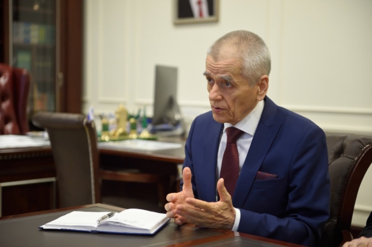    Онищенко призвал не шарахаться от колбасы в новогоднюю ночь