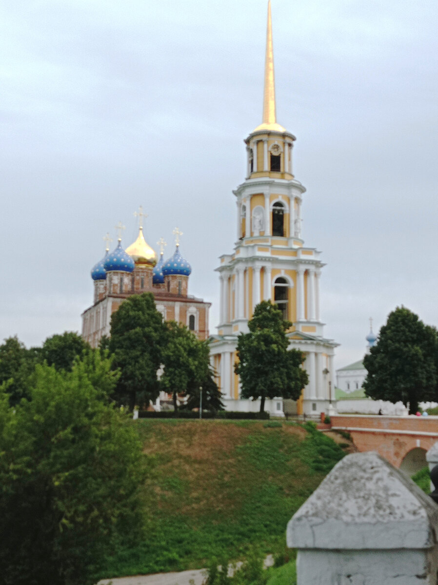 Успенский собор, Соборная колокольня и Глебовский мост.