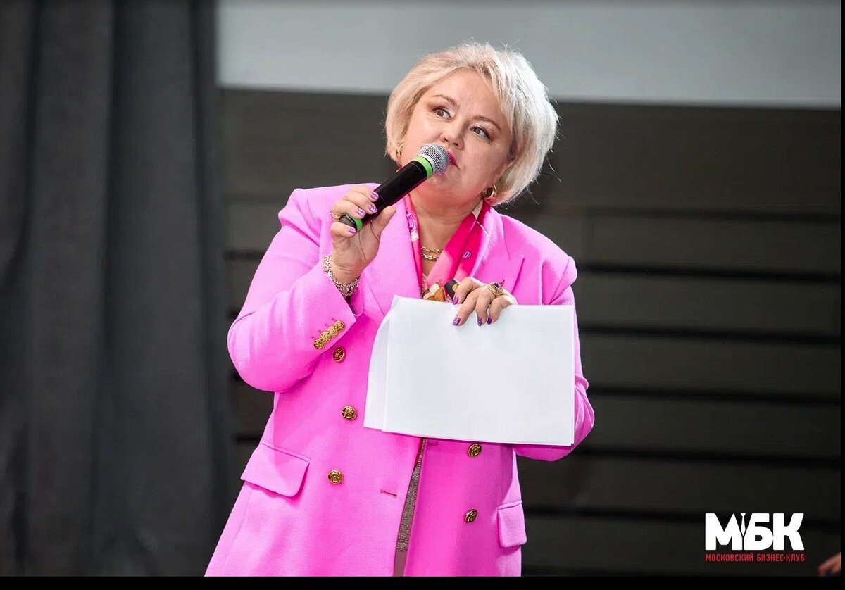 Елена Комиссарова