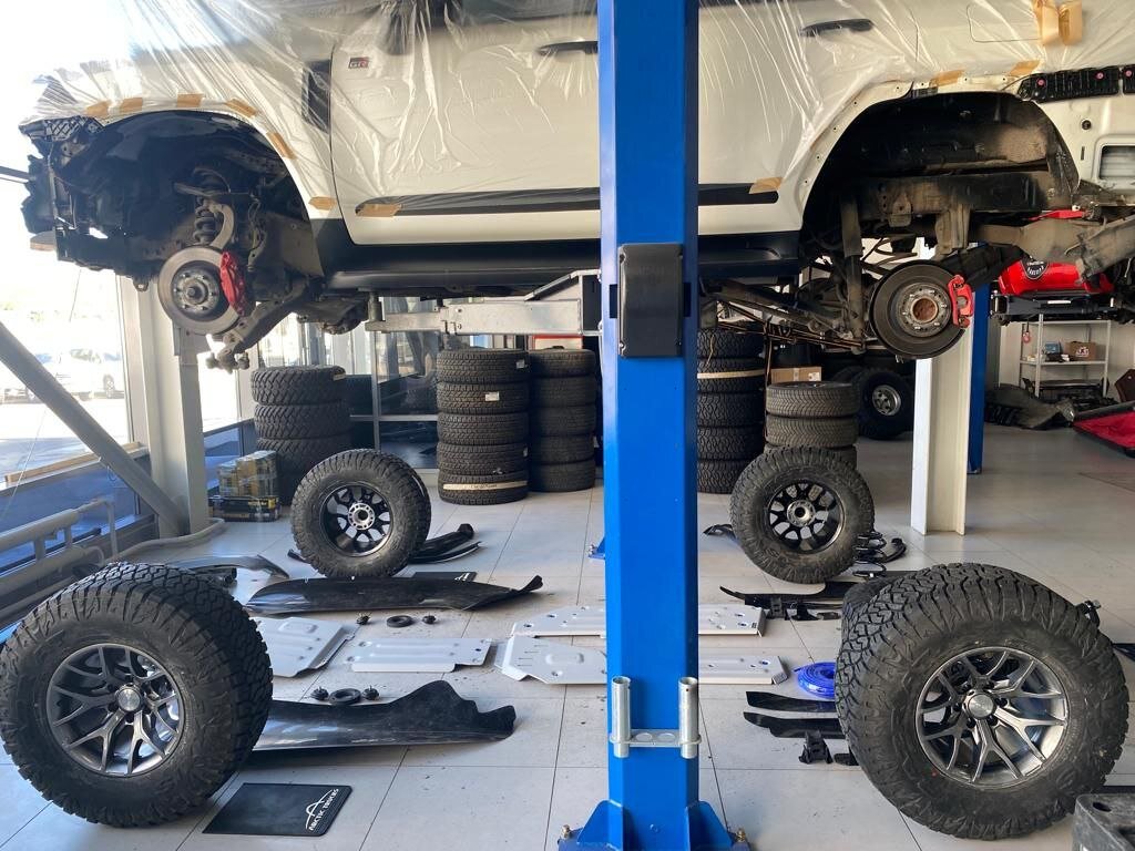 Toyota Land Cruiser 300 Arctic Trucks