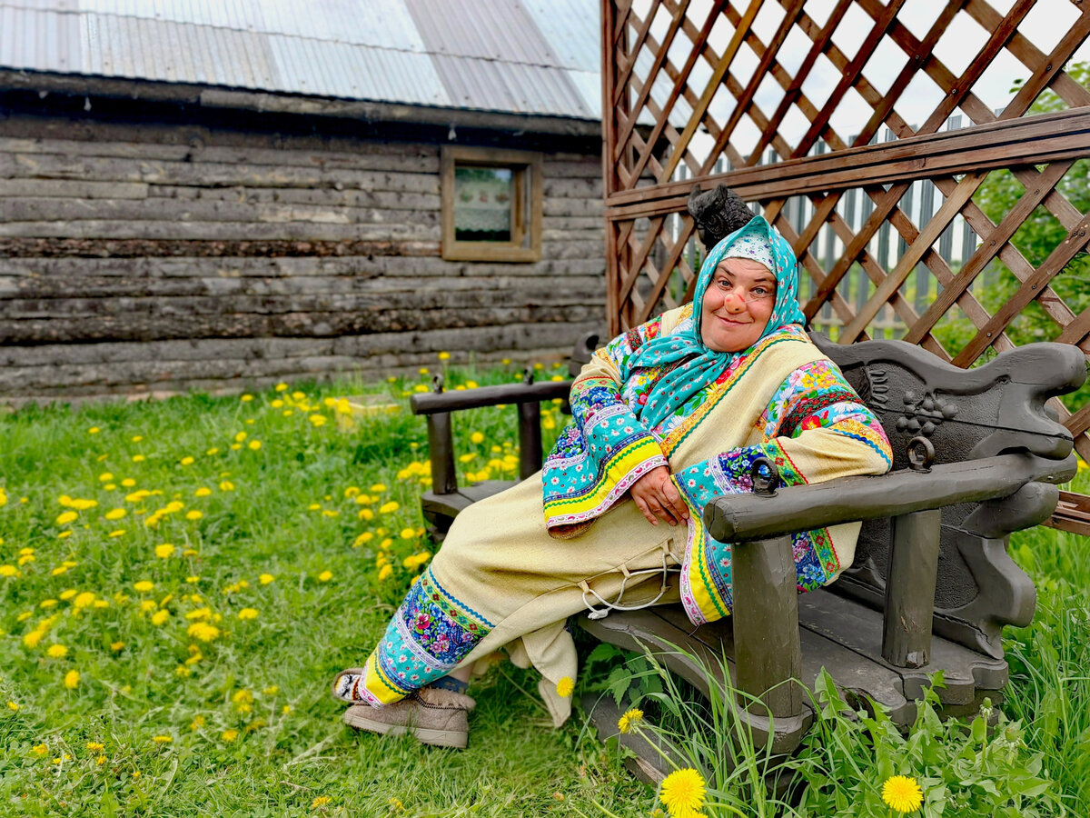 Кикимора Мара приготовила для детей и взрослых интересную программу. Фото из соцсети проекта ВКонтакте.