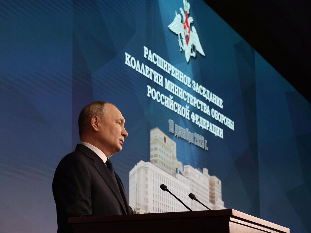    Президент РФ Владимир Путин выступает на расширенном заседании коллегии Министерства обороны в Национальном центре управления обороной© РИА Новости / Михаил Климентьев