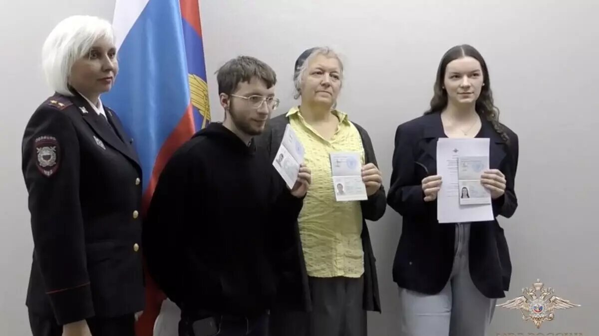     Сотрудники миграционной службы в Карелии помогли многодетной семье из Германии получить на территории России временное убежище. Это не первый случай, когда семьи с детьми из Западной Европы просят убежище в России. Какие причины приводят их в нашу страну?