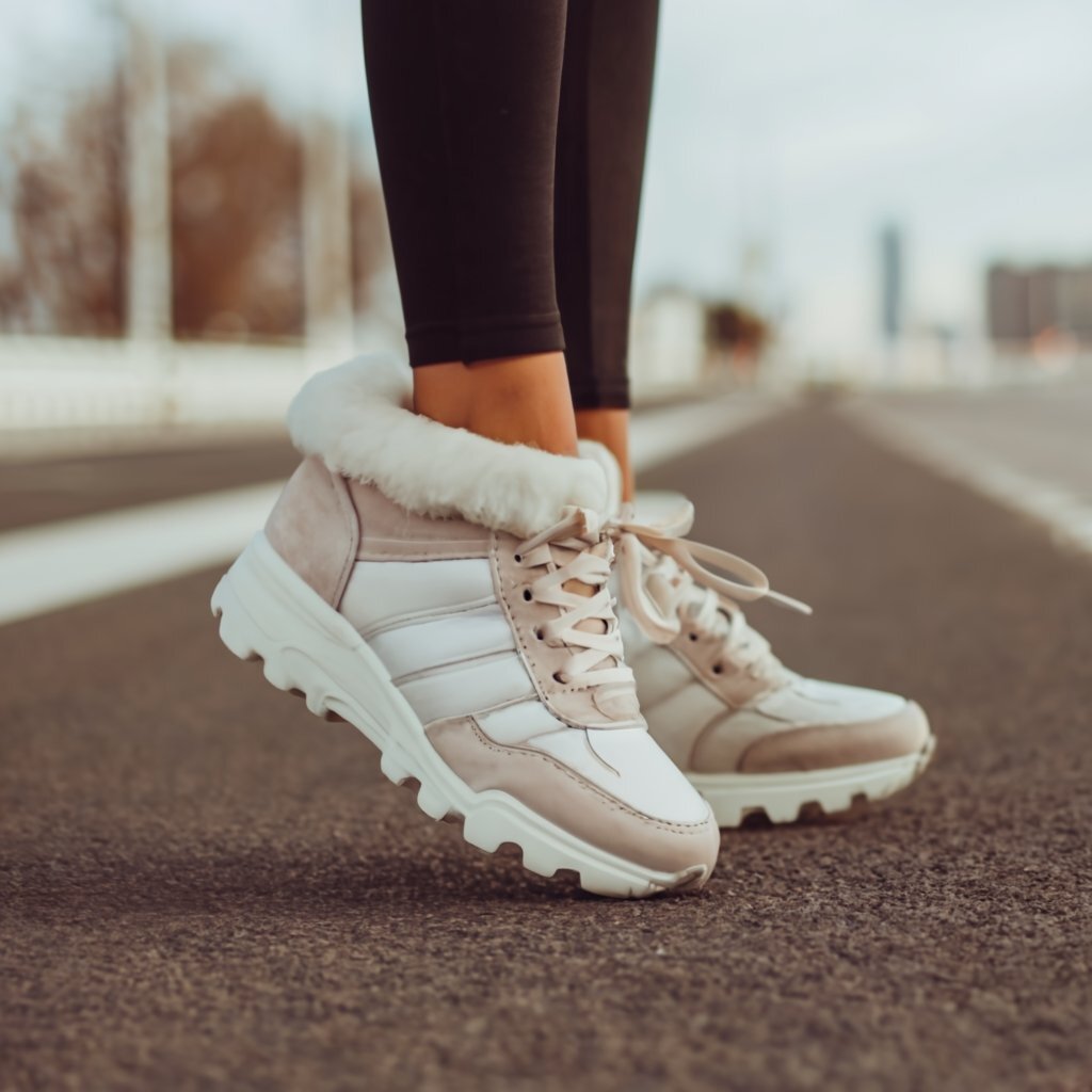 Женские зимние кроссовки с натуральным мехом