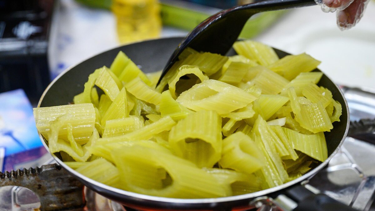    Что делать, чтобы на сковороде еда не пригорала? 3 лайфхака, которые помогут© РИА Новости | Сергей Красноухов