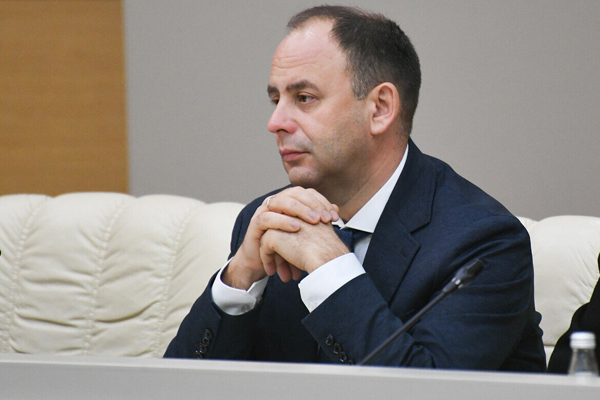 ​Азат Абзалов: «У нас по Казани будет перемещаться дракон. Поймайте его – и получите приз». Фото: prav.tatarstan.ru