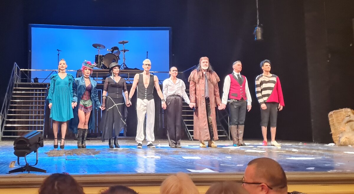 Опера нищего" в исполнении Волгоградского театра "Нэт"