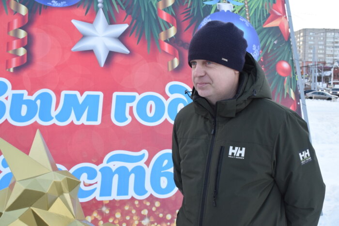   У главной ивановской елки появилась скульптура дракона