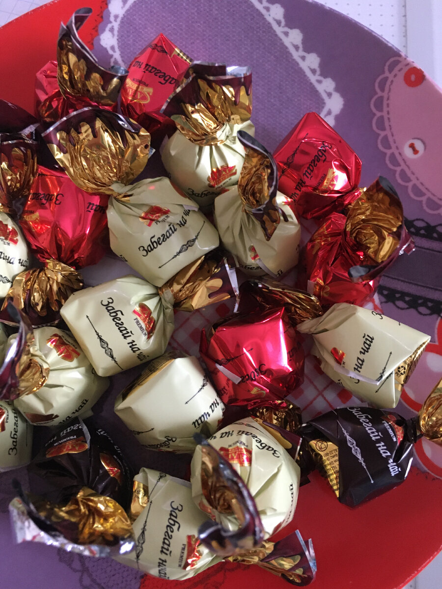 Год без конфет. Сладкий подарок на новый год. Год без конфет. Новогодние сладкие подарки. Новогодняя упаковка.