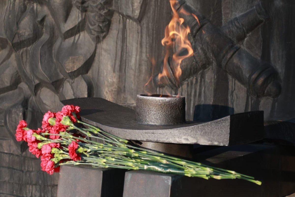    В Кургане 55-летняя женщина потушила Вечный огонь водой из бутылки