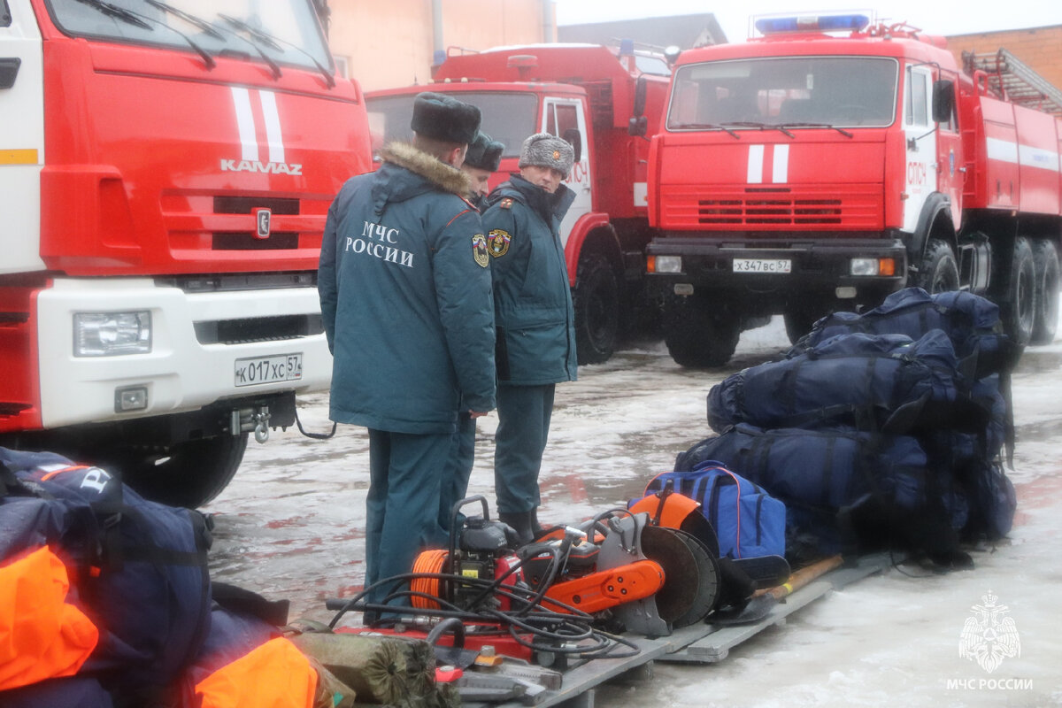 В Орле прошёл смотр готовности аэромобильной группировки сотрудников МЧС  России | ГУ МЧС России по Орловской области | Дзен