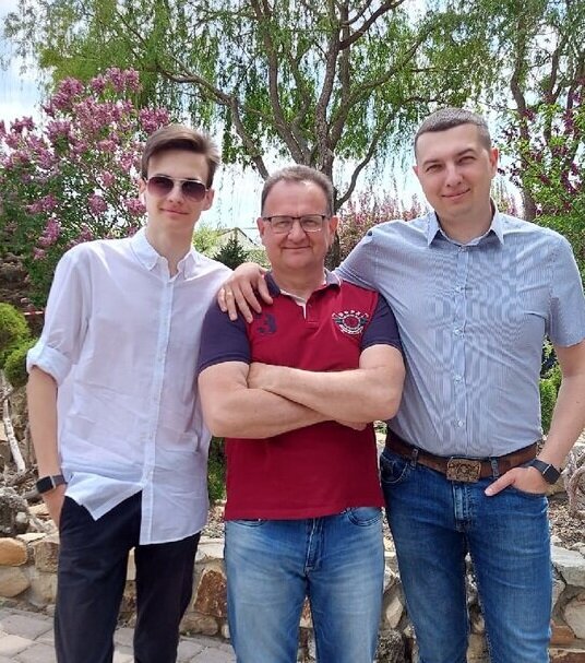 Александр Локтев с сыновьями. Фото соцсети. 