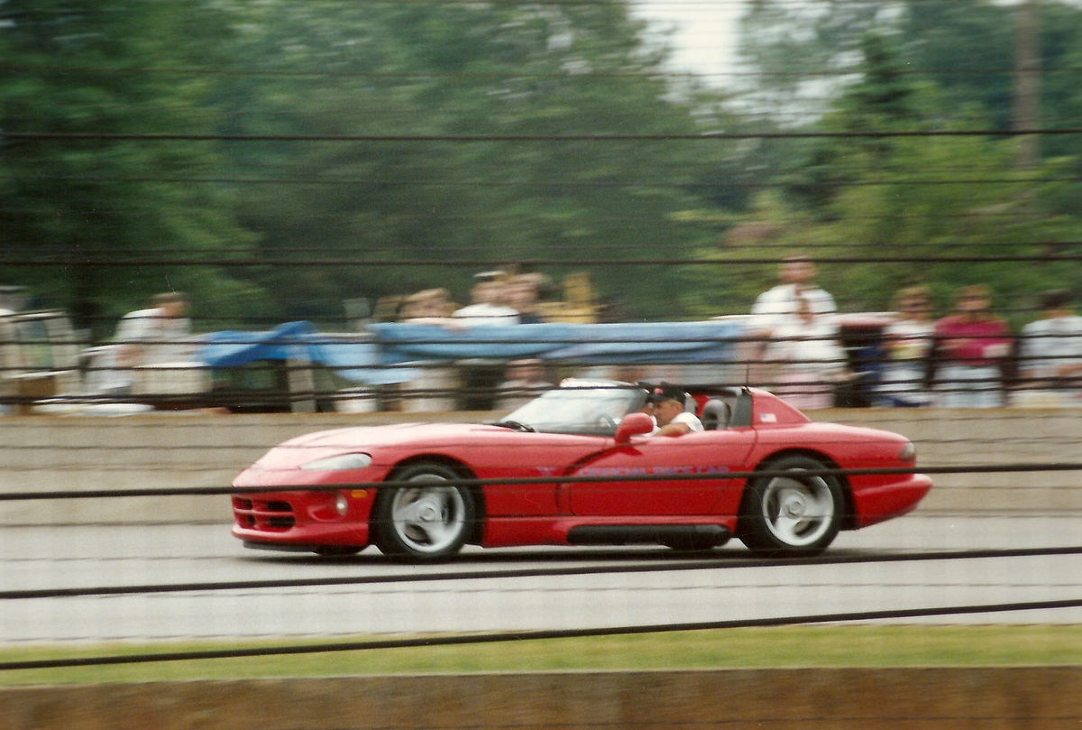Пейс-каром 1991 года стал Dodge Viper RT/10, сменивший в последний момент анонсированный ранее Dodge Stealth. Фото с Википедии