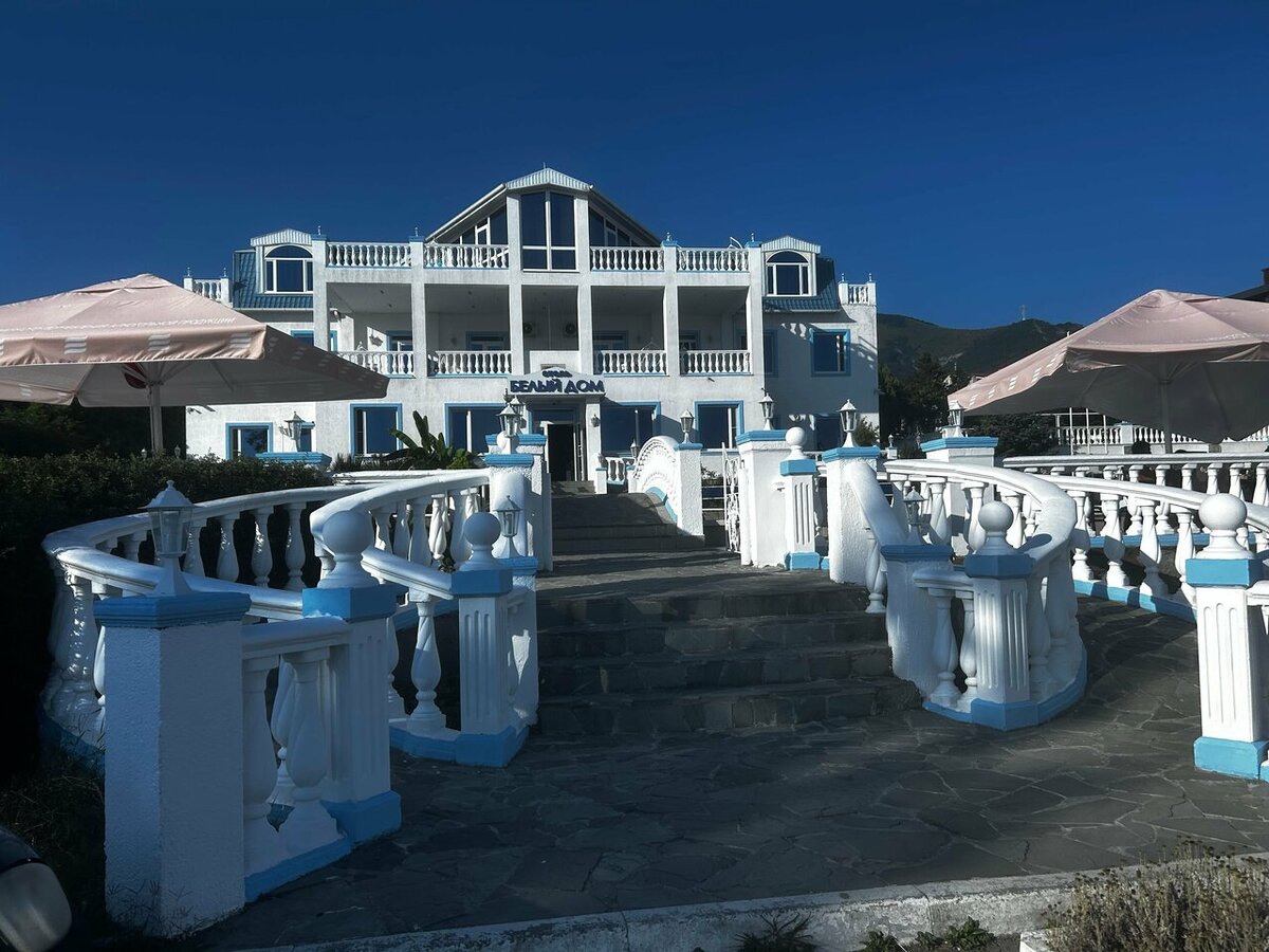 Белый Дом 4*, Геленджик