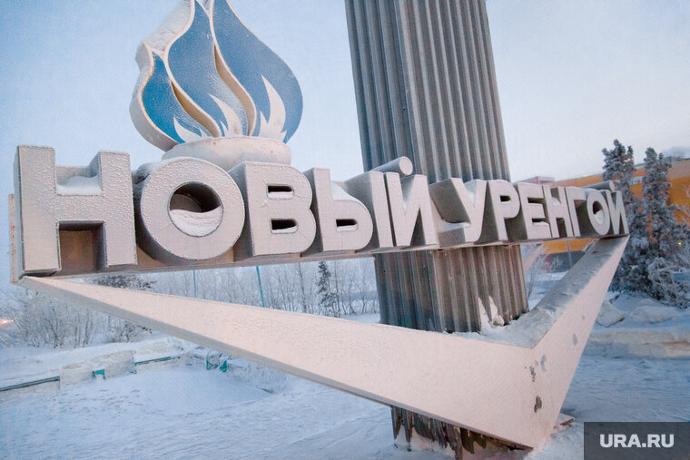    Школьники Нового Уренгоя подарили главе города интеллектуальную настольную игру