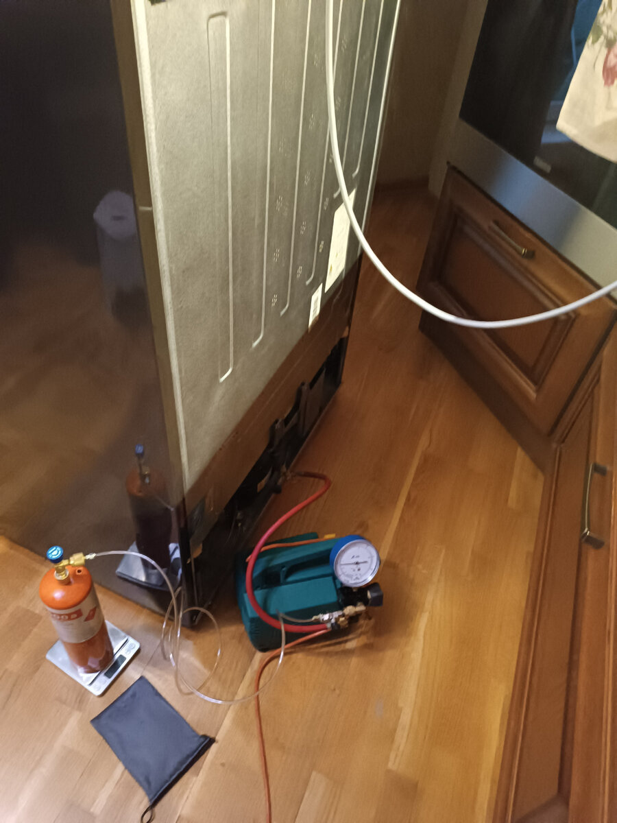 Ремонт холодильника HITACHI. Утечка хладагента по испарителю. | Мастер ...