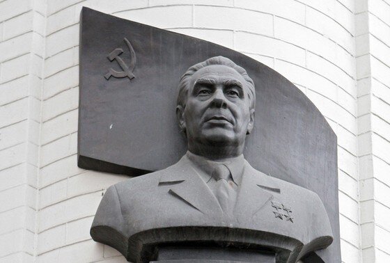    Мемориальная плита посвящена памяти советского политика Леонида Брежнева, Днепр
