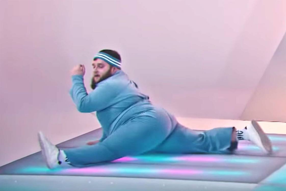 Кадр из клипа на песню «Uno». Фото с сайта russianteleweek.ru