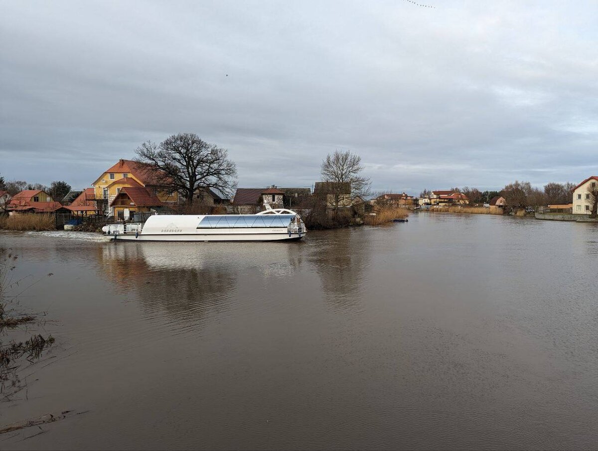 Пассажирское судно "Иния" приступило к ходовым испытаниям