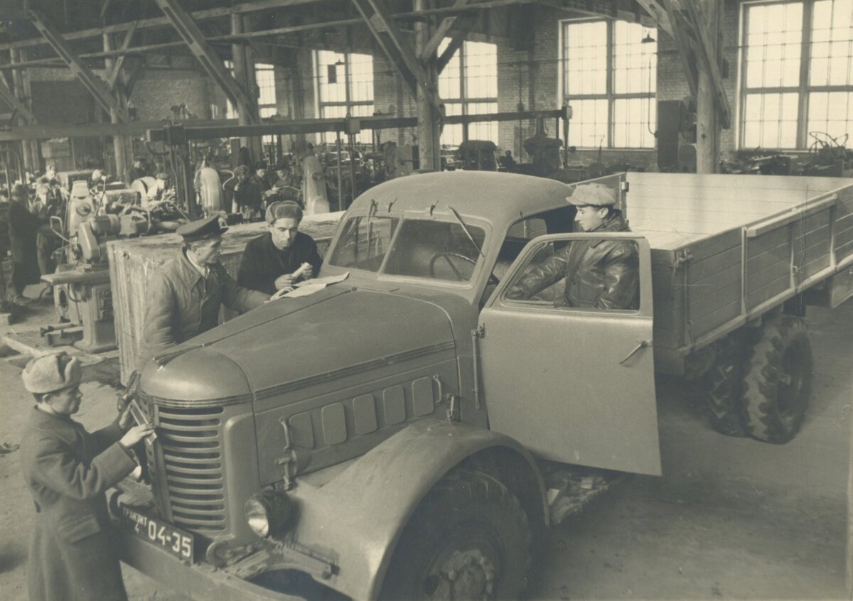 Первый сибирский грузовик НАЗ