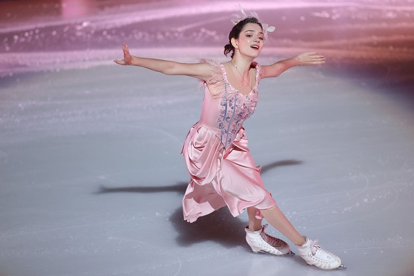 Фото: ледовое шоу Ильи Авербуха «Анна Каренина», Женя в роли Китти Щербацкой