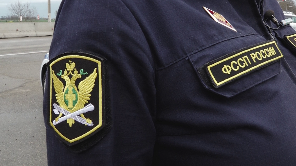    Многодетный отец получил 2,3 млн рублей долга по алиментам от экс-супруги Фото: телеканал Краснодар