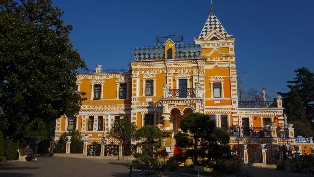 Парк ривьера дача хлудова. Особняк хлудова в сочи. Усадьба хлудова в сочи. Парк ривьера дача хлудова. Дом хлудова.