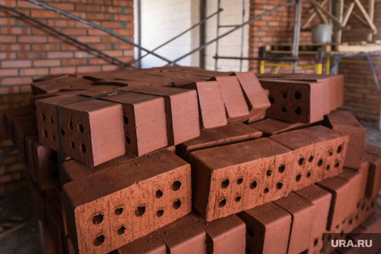    В Курганской области в 2024 году планируют достроить три школы и бассейн