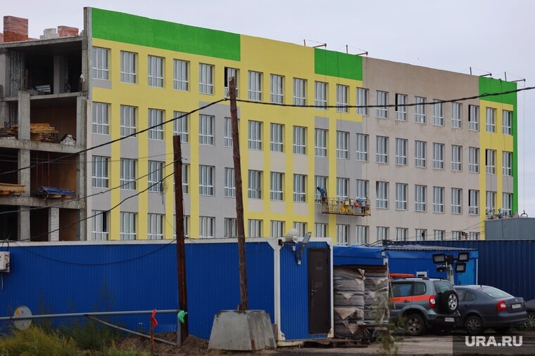    Самую большую школу Кургана строят в 12 микрорайоне Заозерного