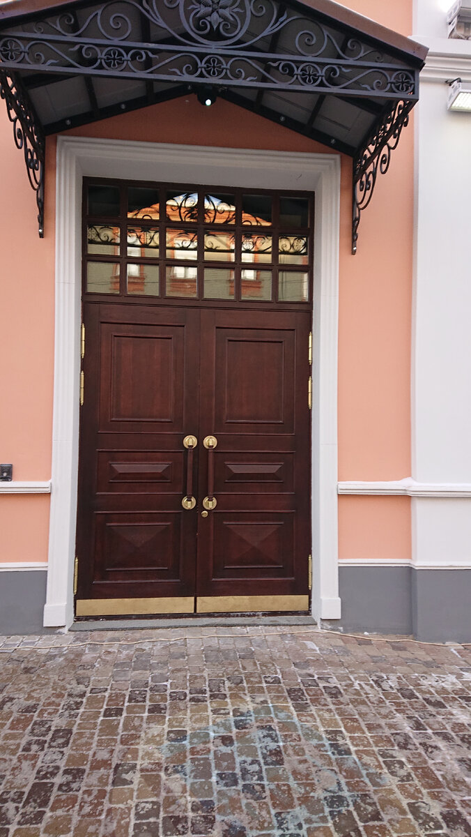 Двери закрыты, но я пошёл другим путём.