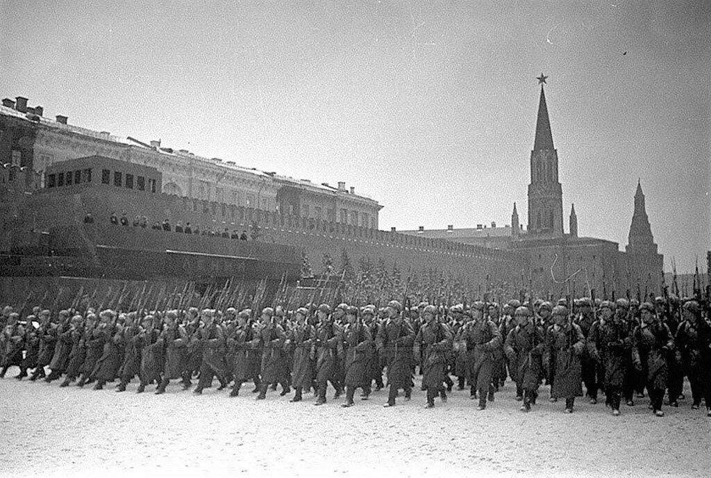 Парад на Красной площади войск Красной Армии, 7 ноября 1941 года.