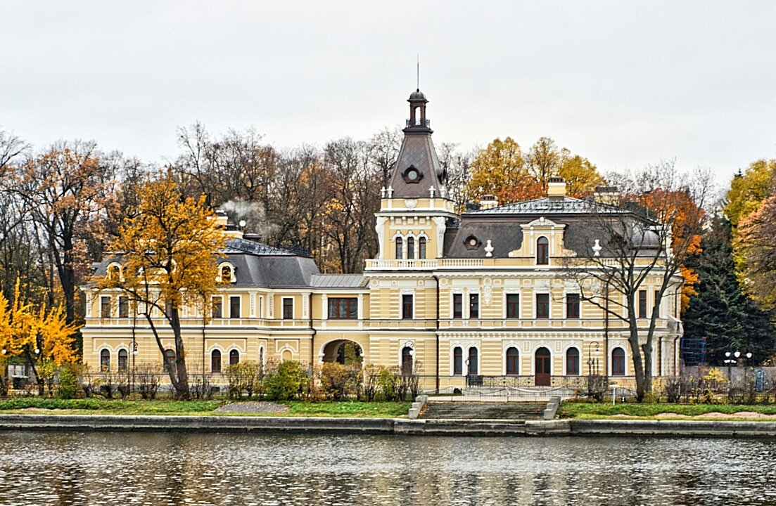 дача артистки Императорских театров Е.П. Леоновой (наб. Малой Невки, 4)