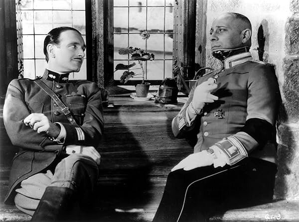 Актер Эрих фон Штрогейм и актер Пьер Френе в фильме Жана Ренуара «Великая иллюзия» (La grande illusion)