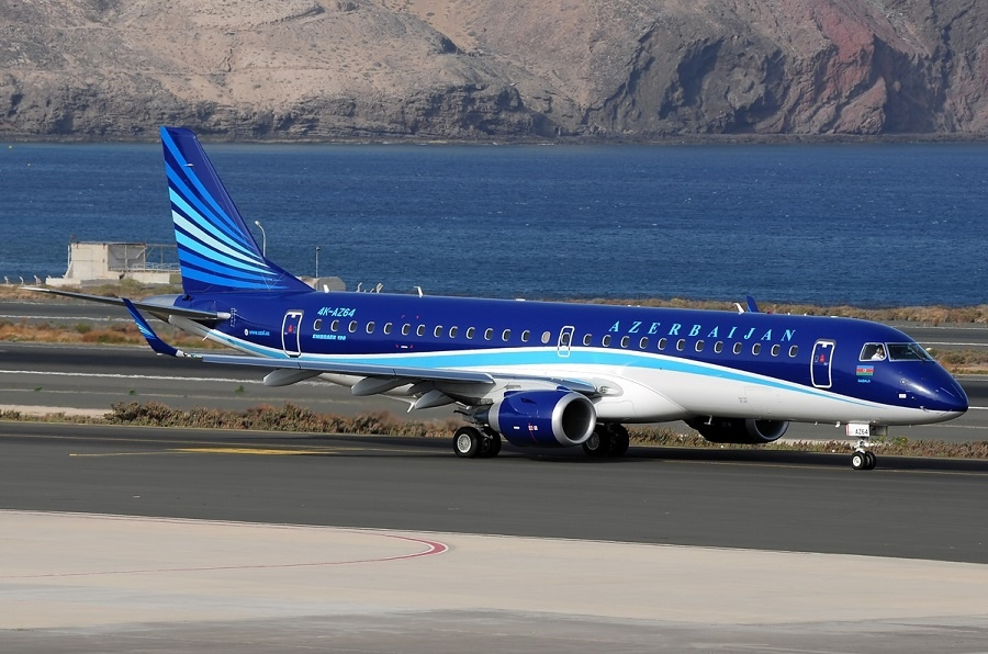 Самолёт Эмбраер 190 азербайджанские авиалинии. АЗАЛ Эмбраер. AZAL Azerbaijan Airlines. АЗАЛ авиакомпания самолеты.