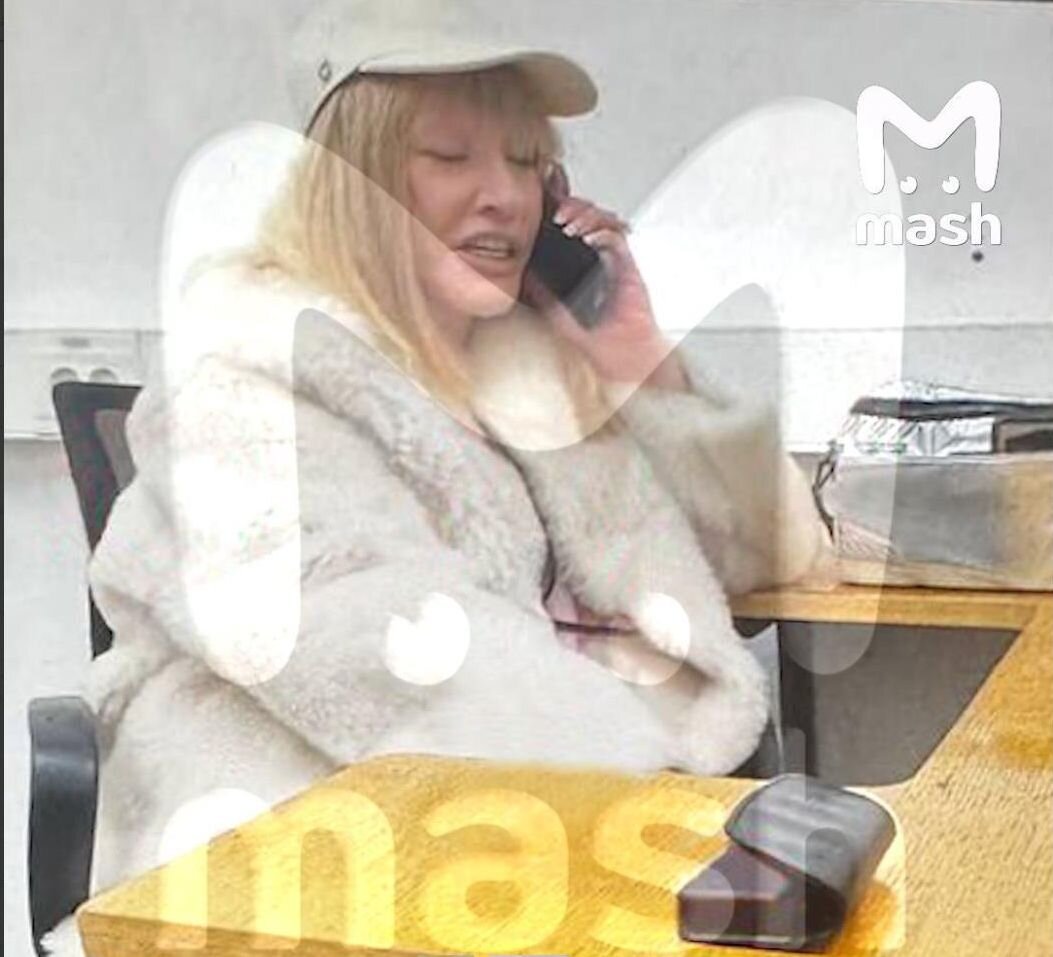 АЛЛА ПУГАЧЁВА НА ГРАНИЦЕ. СКРИНШОТ: ТЕЛЕГРАМ-КАНАЛ MASH
