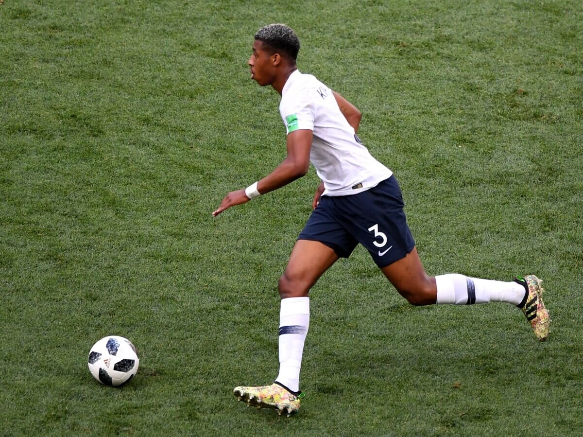    Защитник сборной Франции Преснель Кимпембе© РИА Новости / Евгения Новоженина