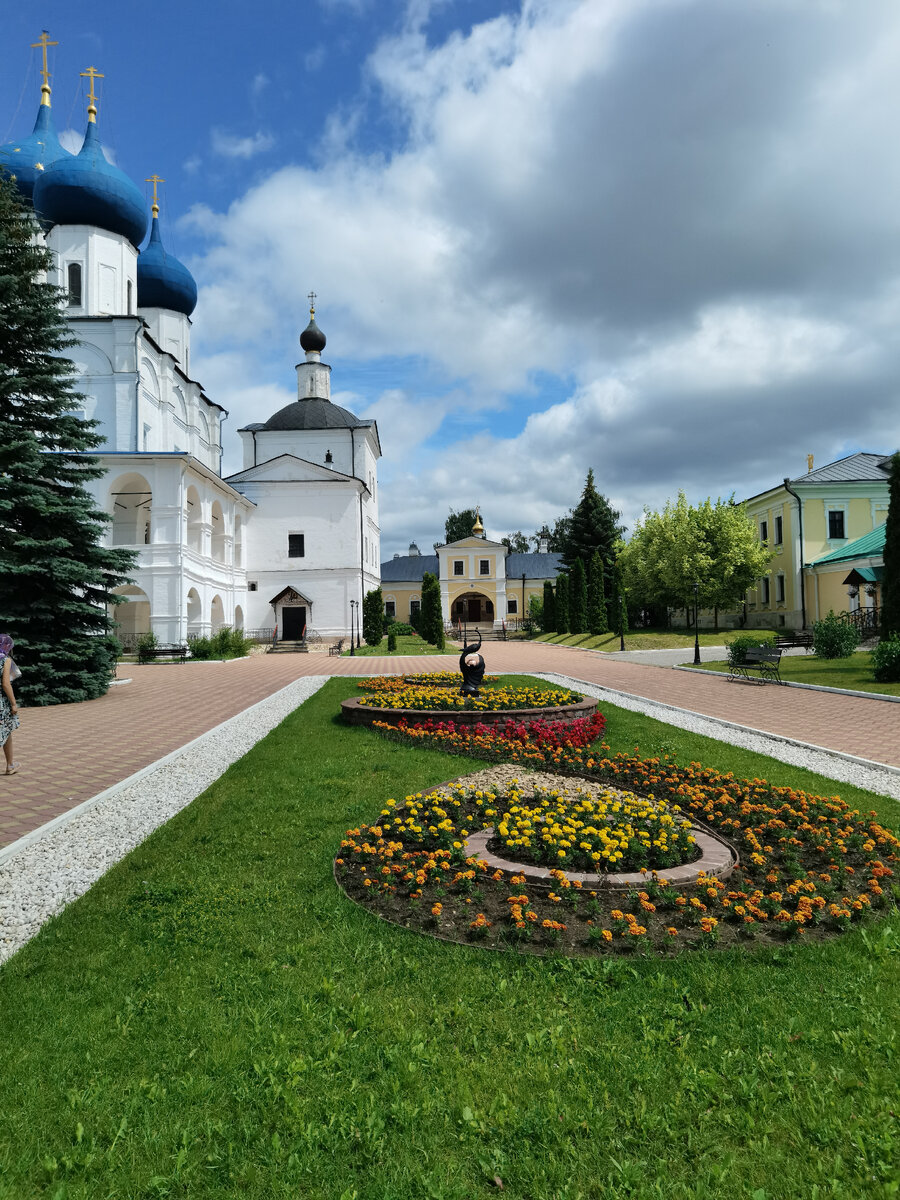 Территория Высоцкого монастыря