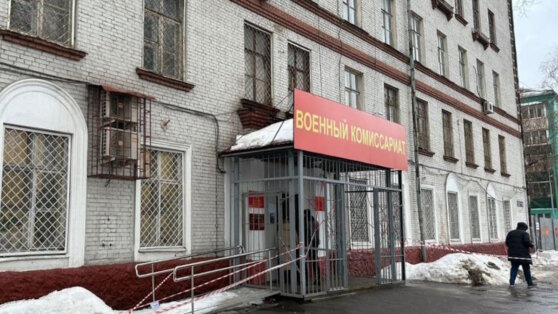    Ледяная глыба упала на людей в очереди у военкомата в Люберцах Сергей Бунеев