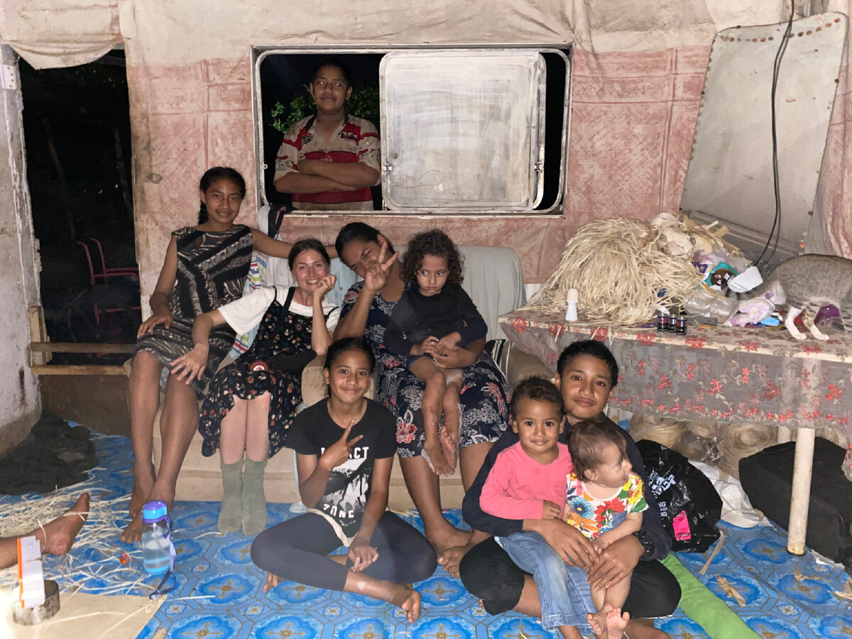 Вписалась в одну семью! Найдите меня)