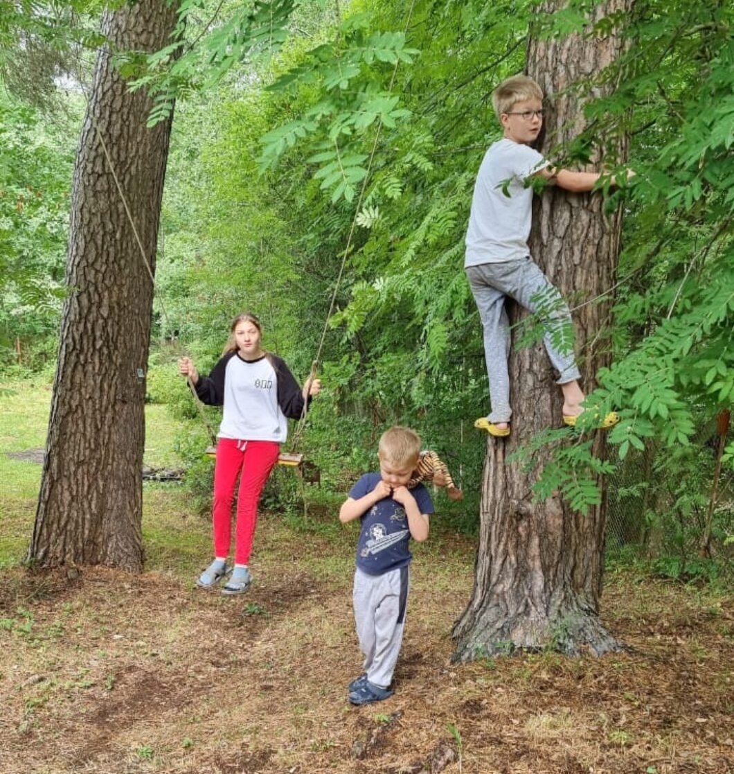 дети резвились