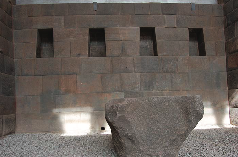 Внутри одного их «храмов» Кориканчи. Изображение взято из книги А. Ю. Склярова «Перу и Боливия задолго до инков», издательство ВЕЧЕ, 2011 