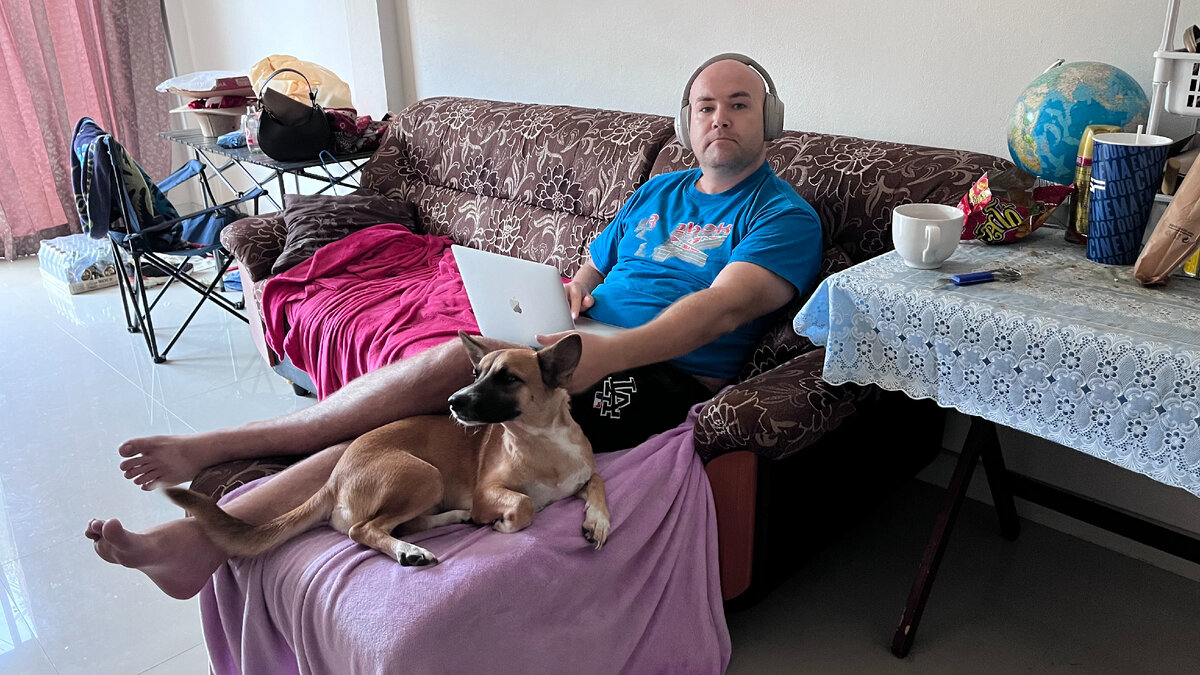 Не, спасибо, я лучше из дома на себя поработаю.