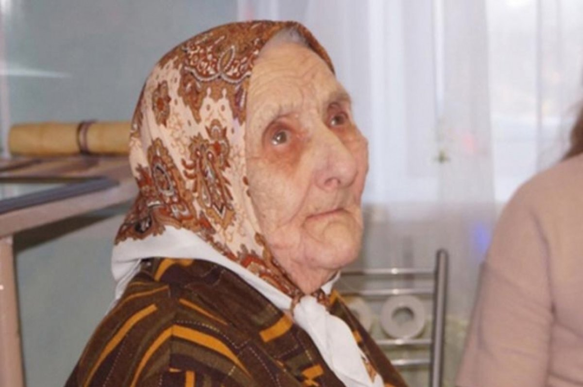    Карьере диктора помещала война.