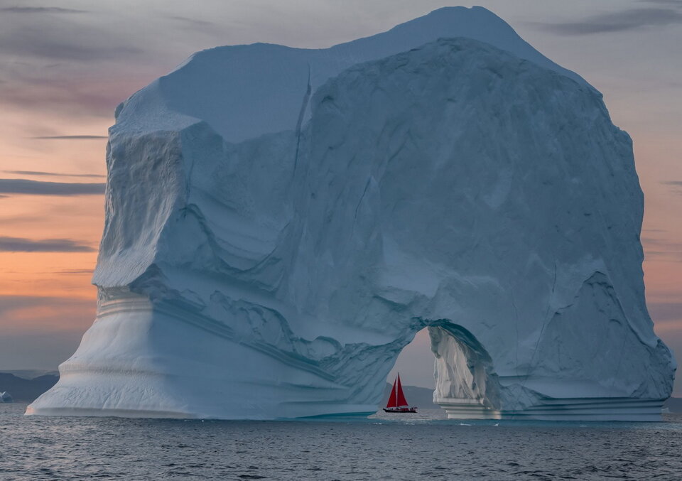 Айсберг. Черный Айсберг. Воды Антарктиды. Айсберги Гренландии.