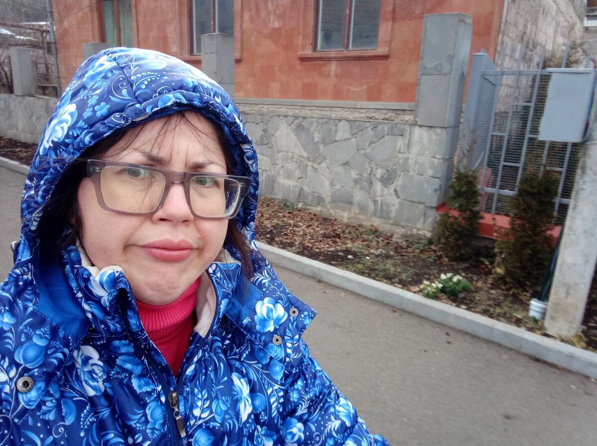 Лицо женчины, которая всё четко спланировала