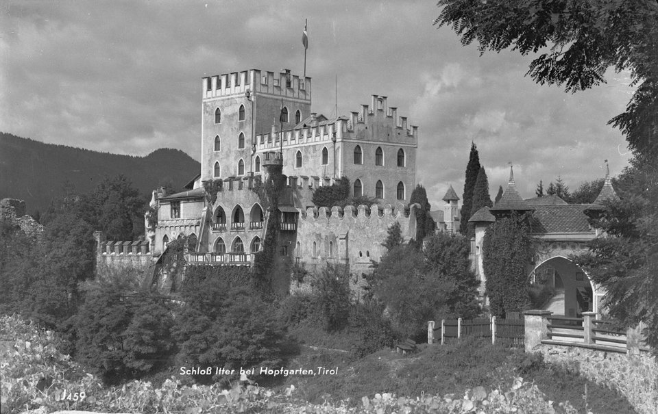 Замок Иттер на открытке 1871 года. С 1940 года крепость использовалась нацистами как тюрьма. Открытый источник