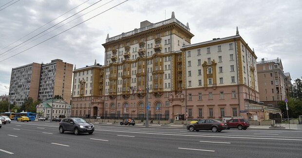 Посольство США в Москве – гнездо американских шпионов
