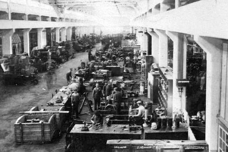 Фото 1944 г., снятое в цехе Автобронетанкового ремонтного завода №105, найденное в интернете. Первоисточник неизвестен.
